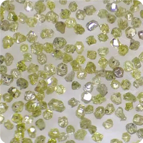 Difference between green and yellow diamond powders